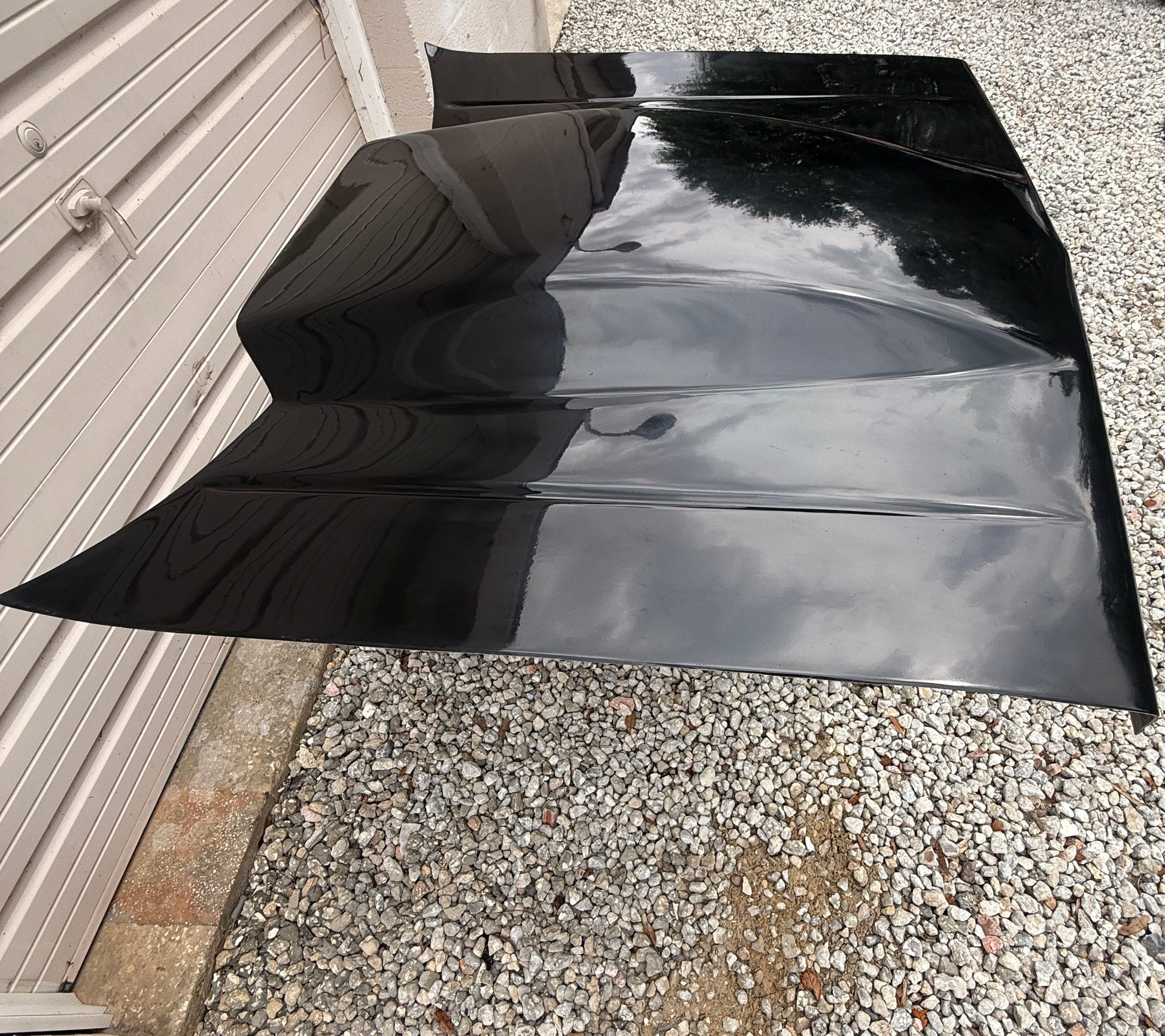     Full length bubble scoop S10 hood extending to windshield fiberglass performance hood